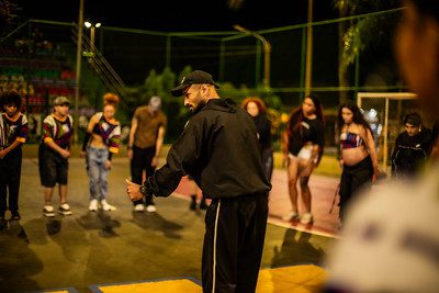 Aula de fotografia do Jovem de Expressão recebe palestra com o artista visual Fabio Setti